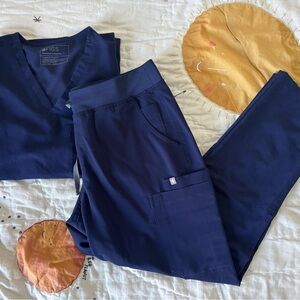 Figs women’s scrub set in navy